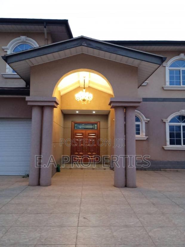 Furnished 4bdrm Mansion in E A Properties, Papao for sale · Photo 4