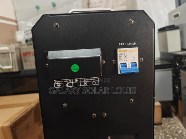 2KW All in One Solar Generator With Lithium Battery Inbuilt · Photo 3