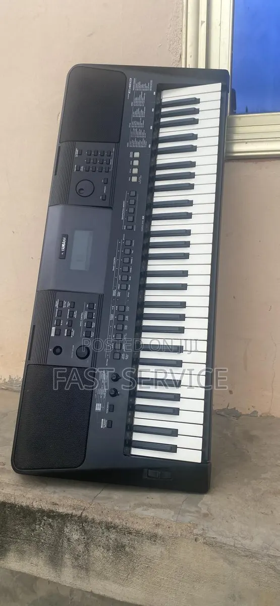 Yamaha E463 Keyboard · Photo 1