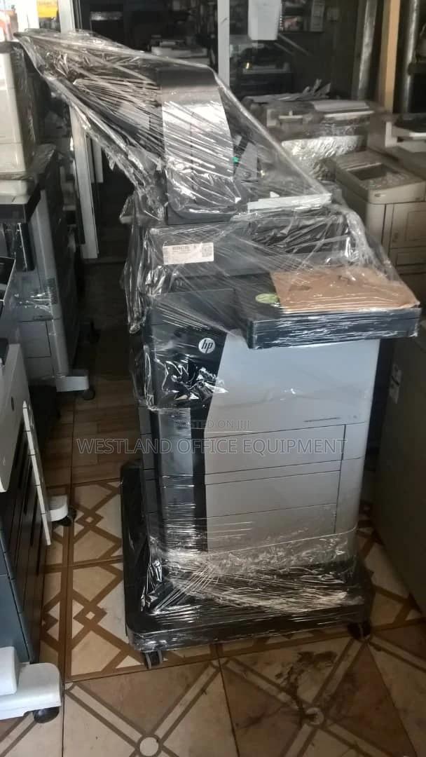 Hp Color Laserjet M680m · Photo 1