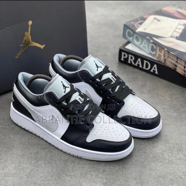 Nike Air Jordan Retro 1 Shadow · Photo 1