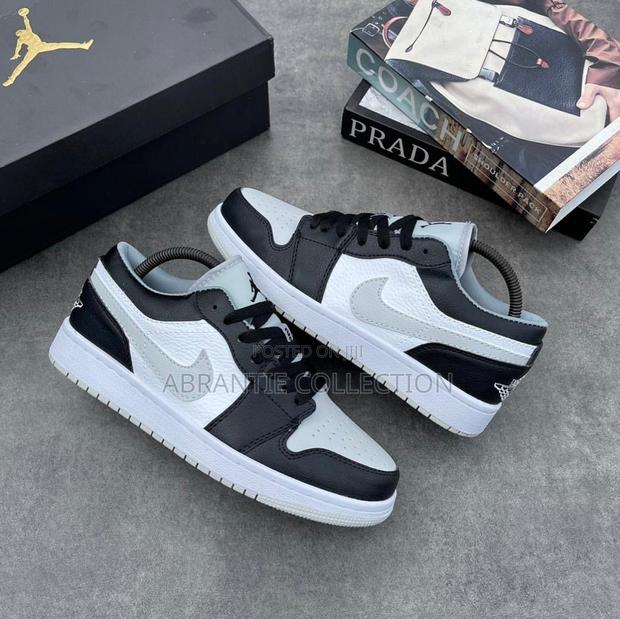 Nike Air Jordan Retro 1 Shadow · Photo 2