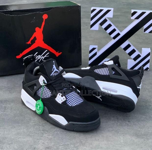 Air Jordan Retro 4 Panda · Photo 1