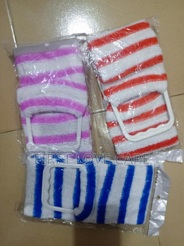 Exfoliating Cloth Back Scrubber · Photo 2