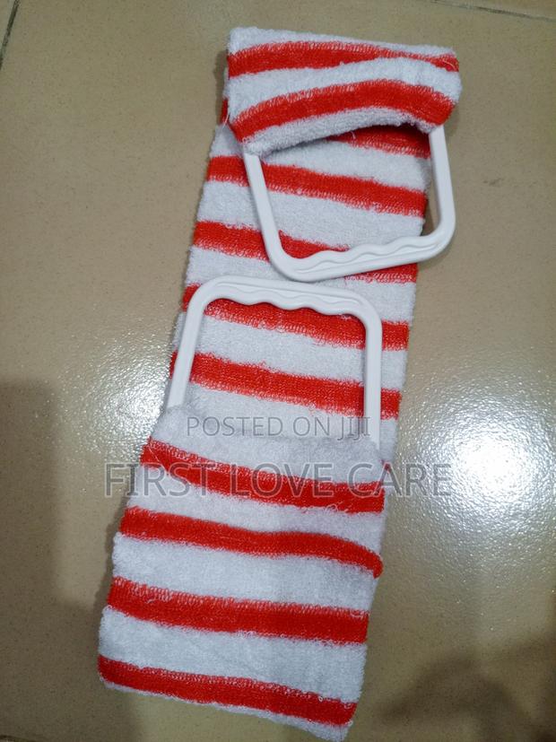 Exfoliating Cloth Back Scrubber · Photo 3