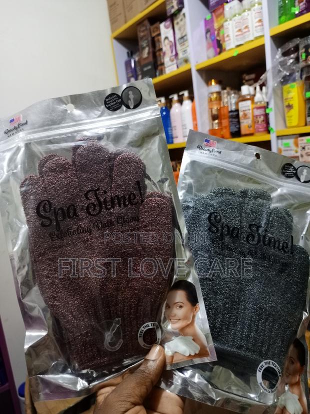Exfoliating Bathing Gloves Quality Standard · Photo 2