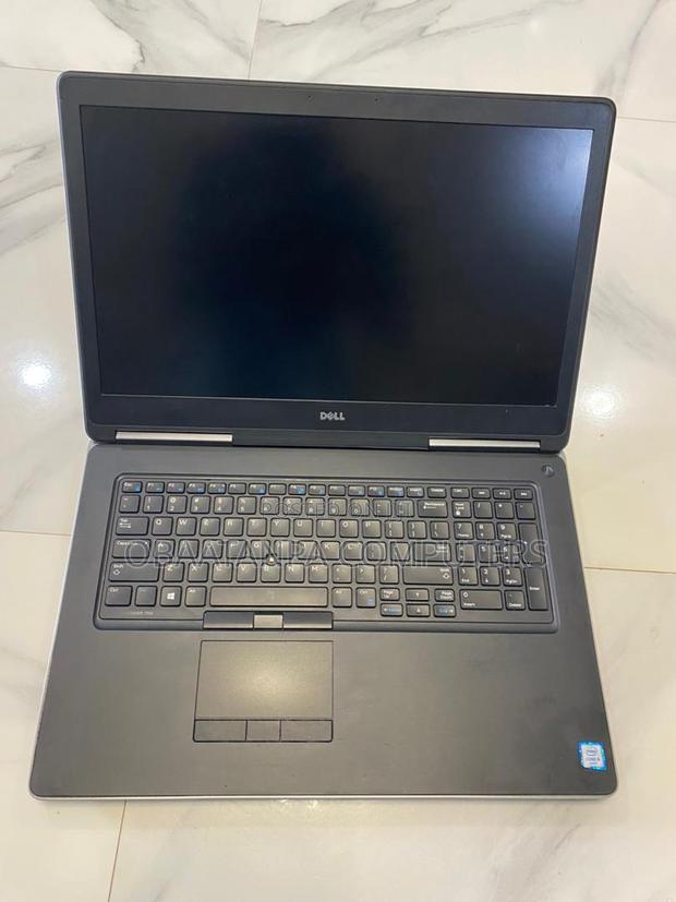 Laptop Dell Precision 17 7720 32GB Intel Xeon SSD 512GB · Photo 1