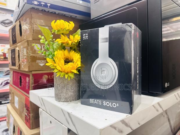 Powerful Dynamic Headset Beats Solo 3 · Photo 1