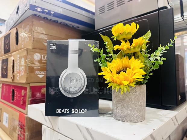 Wireless Headphones Beats Solo 3 · Photo 1