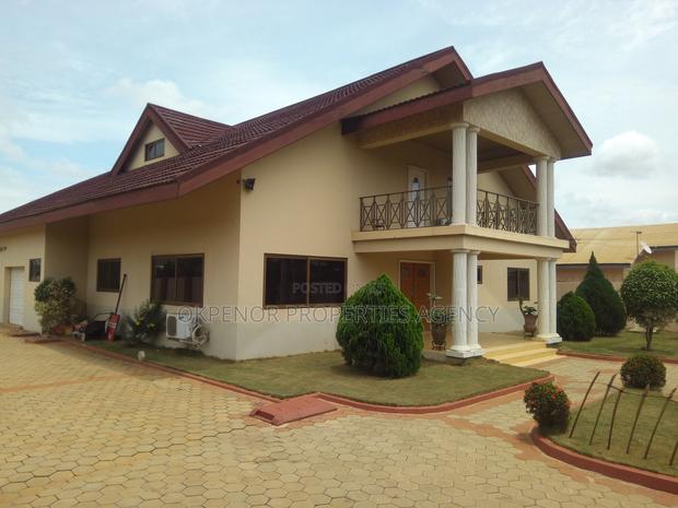 5bdrm House in Comm22, Tema Metropolitan for sale · Photo 1