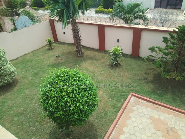 5bdrm House in Comm22, Tema Metropolitan for sale · Photo 6