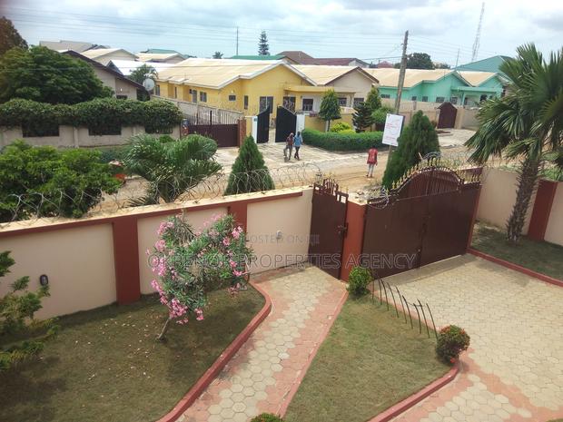 5bdrm House in Comm22, Tema Metropolitan for sale · Photo 7