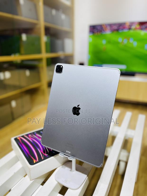 Apple iPad Pro 12.9 (2022) 1 TB Gray · Photo 2