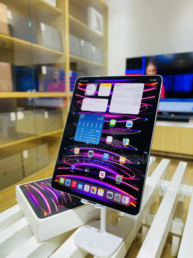 Apple iPad Pro 12.9 (2022) 1 TB Gray · Photo 1