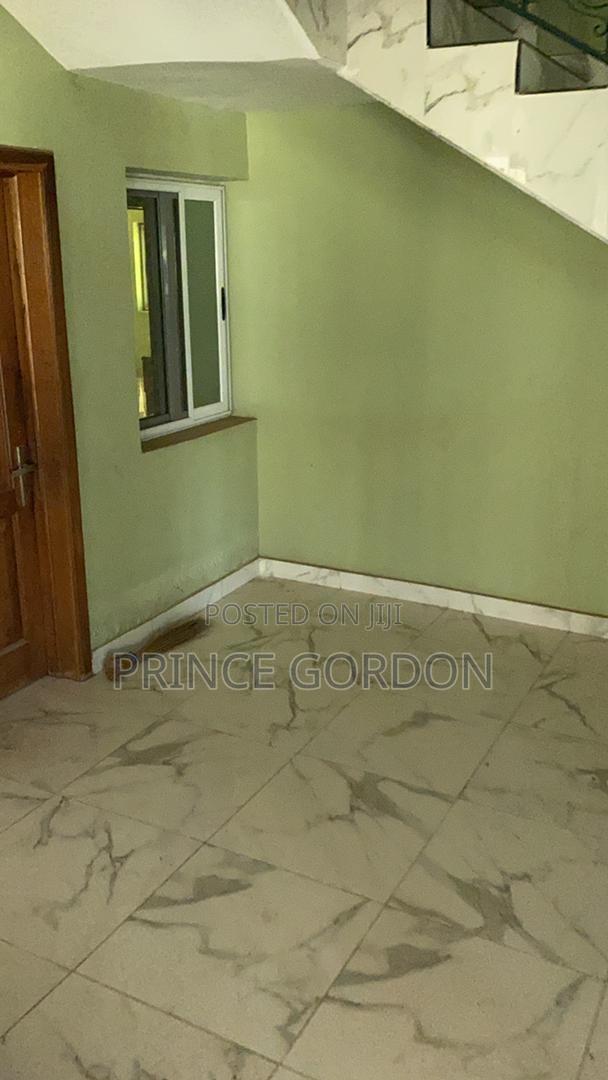 6bdrm House in Amasaman for sale · Photo 2