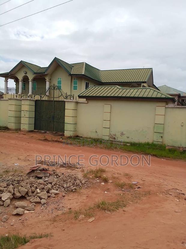 6bdrm House in Amasaman for sale · Photo 3