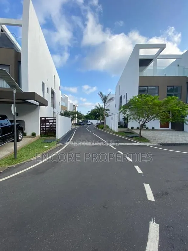 4bdrm Townhouse / Terrace in Cantoments, Cantonments for rent · Photo 1