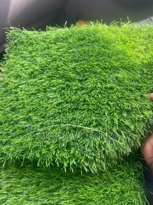 Beautiful Premium Green Grass 30mm Thickness 150gh Per SQM · Photo 4