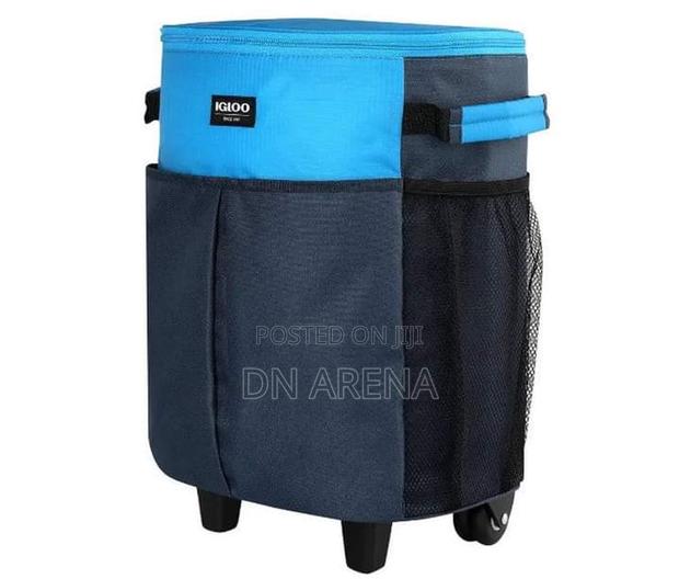 Igloo 32 Can Essentials Roller Cooler · Photo 2