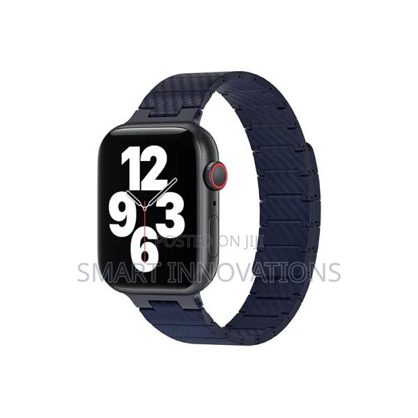 Apple Watch Magnetic Carbon Fiber Pattern Band · Photo 1