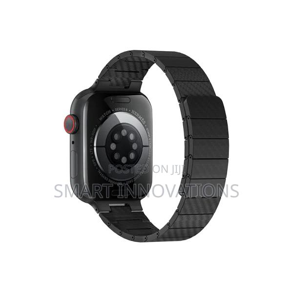 Apple Watch Magnetic Carbon Fiber Pattern Band · Photo 4