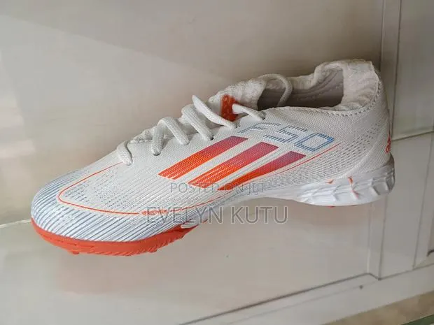 Kids Football Boots · Photo 1