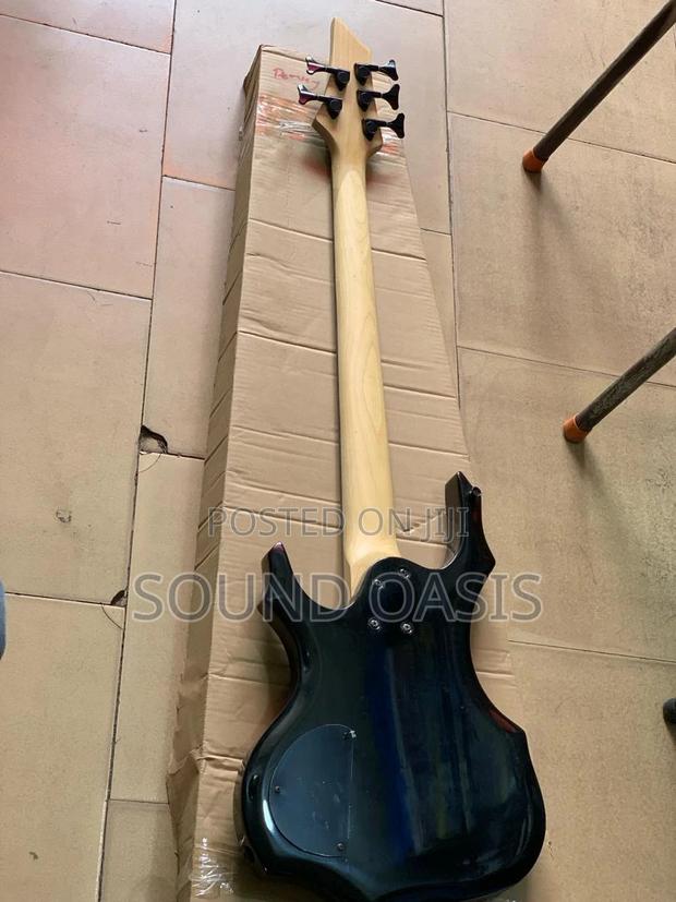 Peavey Passive Bass Guitar · Photo 3