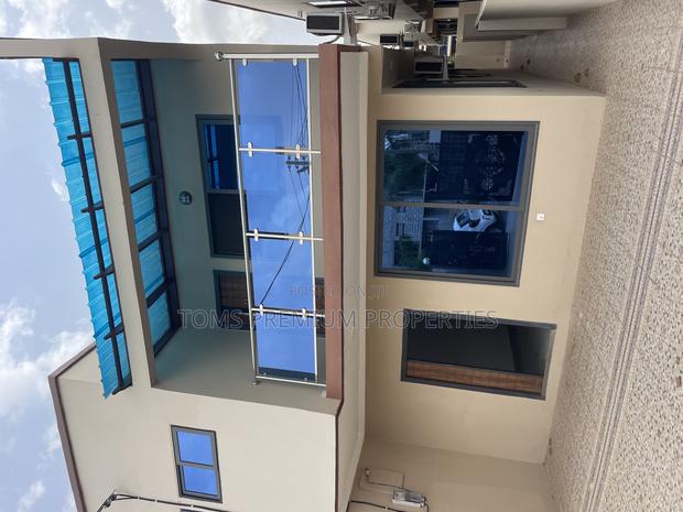 3bdrm Duplex in Oyarifa Mall for rent · Photo 1