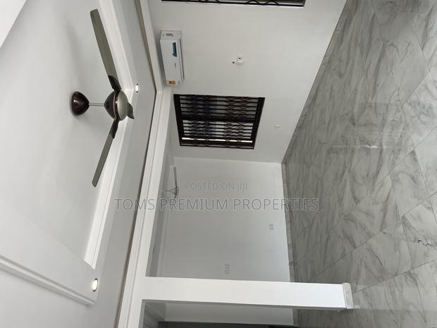 3bdrm Duplex in Oyarifa Mall for rent · Photo 5