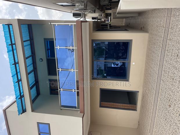 3bdrm Duplex in Oyarifa Mall for rent · Photo 2