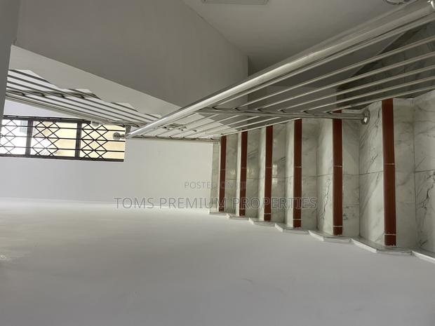 3bdrm Duplex in Oyarifa Mall for rent · Photo 8