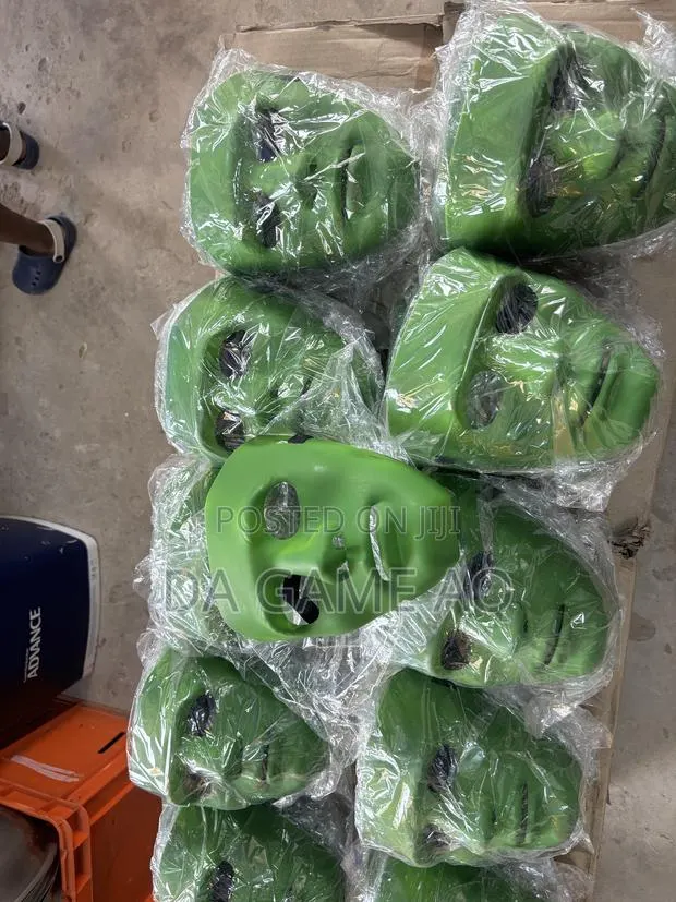 Green Mask · Photo 1