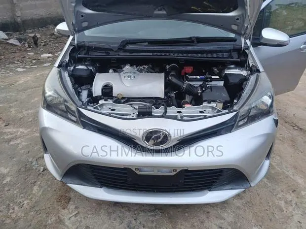 Toyota Vitz 1.3 FWD 3dr 2015 Silver · Photo 1
