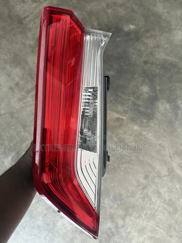 2018-2019 Honda Cr-v Left Side Inner Trunk Tail Light · Photo 1