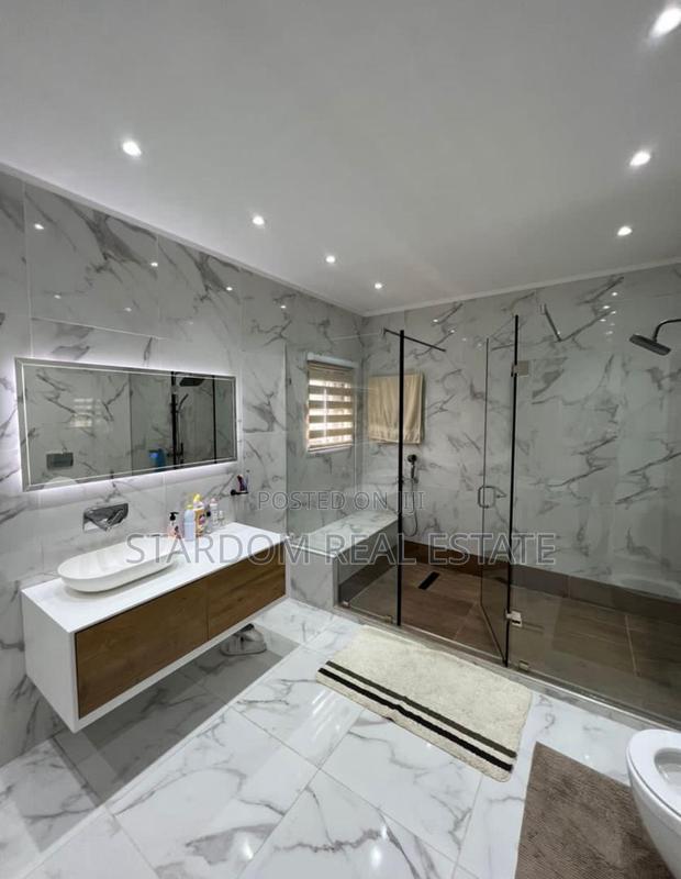 4bdrm Duplex in Ashaley Botwe for sale · Photo 4