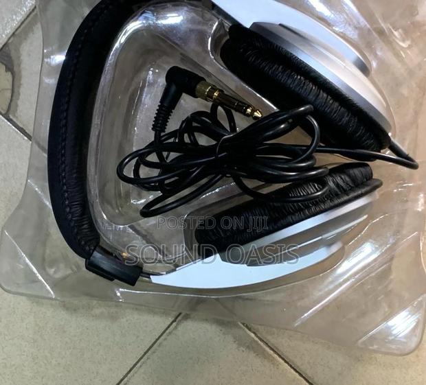 Behringer HPM1000 Multi-Purpose Headphones, Gray · Photo 3
