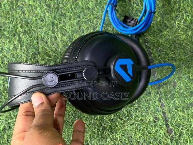 Alesis Srp100 Closed-Back Studio Reference Headphones · Photo 3