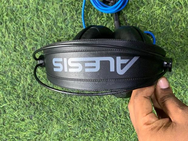 Alesis Srp100 Closed-Back Studio Reference Headphones · Photo 2