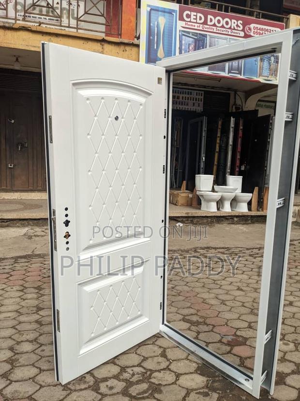 Smooth Metal Doorfor All Weather · Photo 1