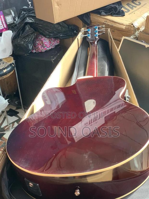 Givson Semi-Acoustic Bass Guitar With Bag · Photo 3