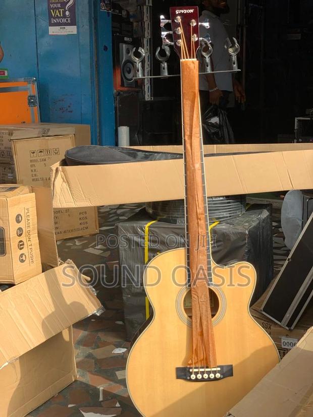 Givson Semi-Acoustic Bass Guitar With Bag · Photo 4
