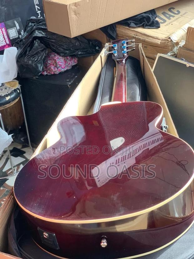 Givson Semi-Acoustic Bass Guitar With Bag · Photo 5
