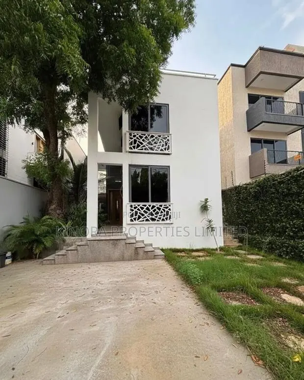 4bdrm Duplex in East Airport for sale · Photo 1