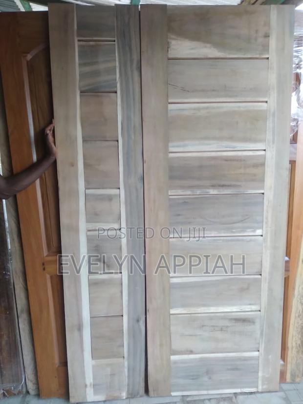 Manzonia One and Half Door · Photo 1
