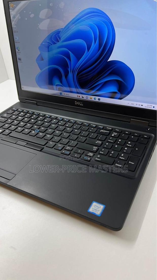 New Laptop Dell Latitude 5580 16GB Intel Core i7 SSD 512GB · Photo 2