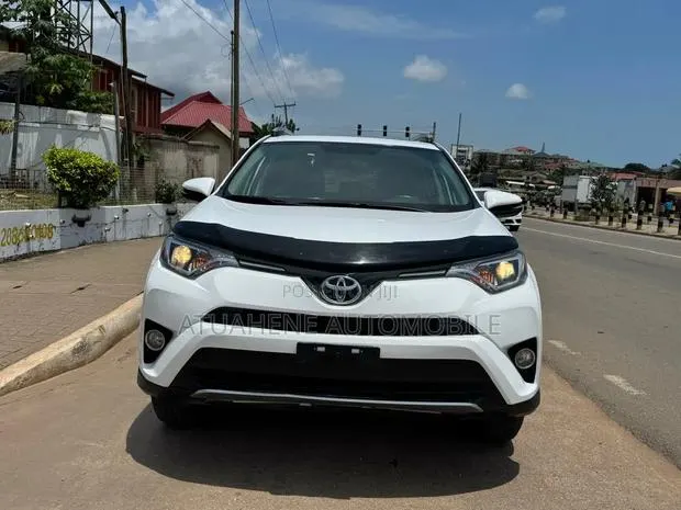 Toyota RAV4 Limited AWD (2.5L 4cyl 6A) 2017 White · Photo 1