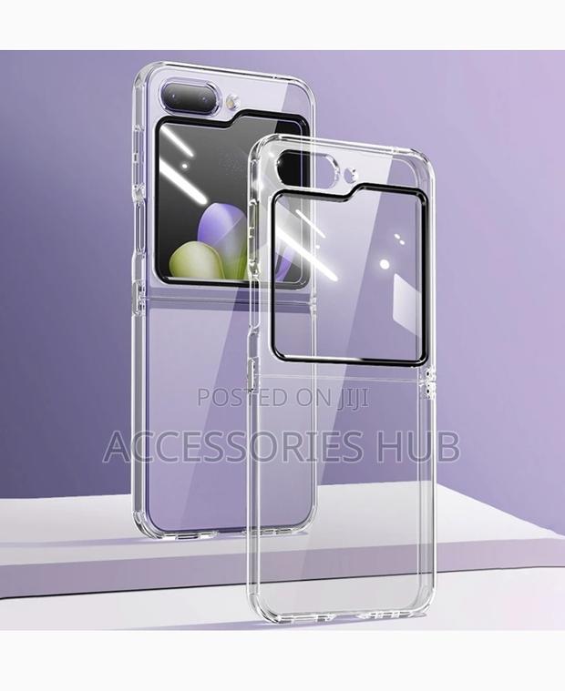 Samsung Z Flip 5 Transparent Case With Screen Protector · Photo 2