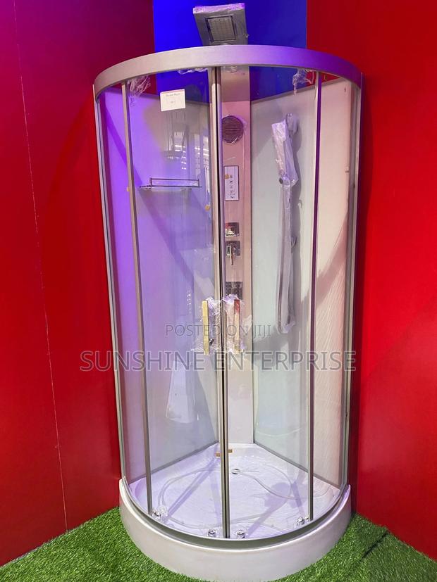 All Round Cubicle Shower With Shower Panel · Photo 1