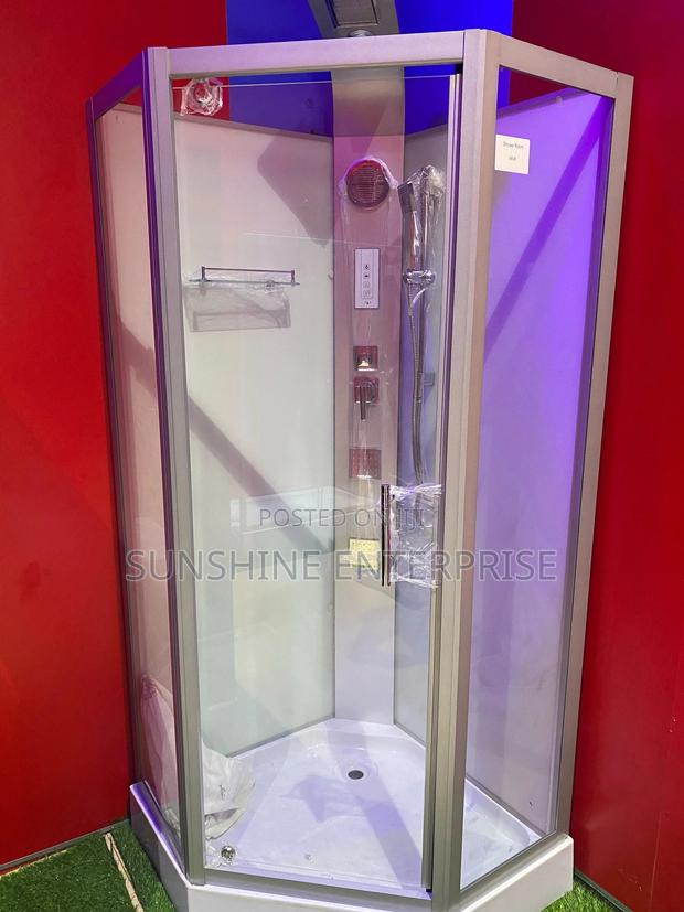 All Round Cubicle Shower With Shower Panel · Photo 2