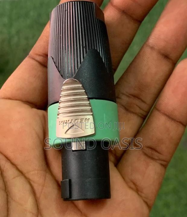 Neutrix Speakon Plugs (Green) · Photo 3